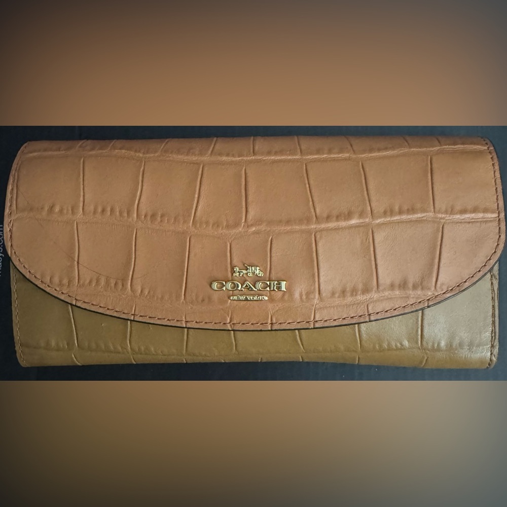 Brand New Coach Tan Leather Women's wallet